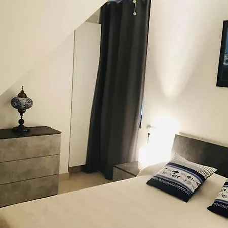 Con Terrazza 2 Apartament *